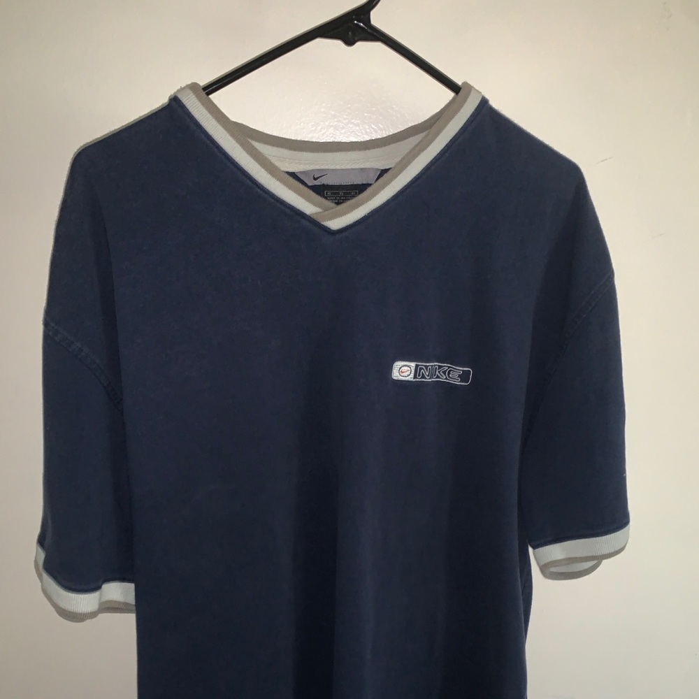 Vintage Nike shirt with multiple colors.